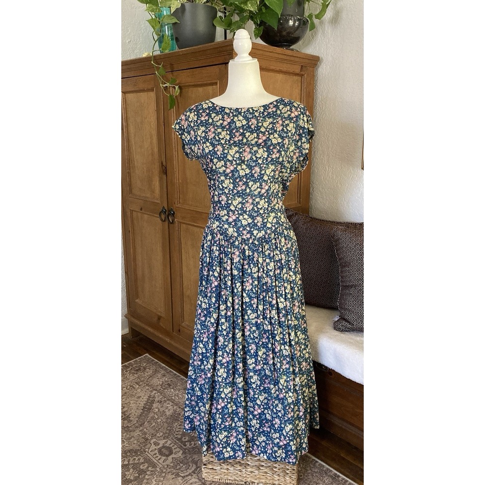 Vintage Passports Pier 1 Imports Dress Size M - 80s Cottage Core Modest Floral